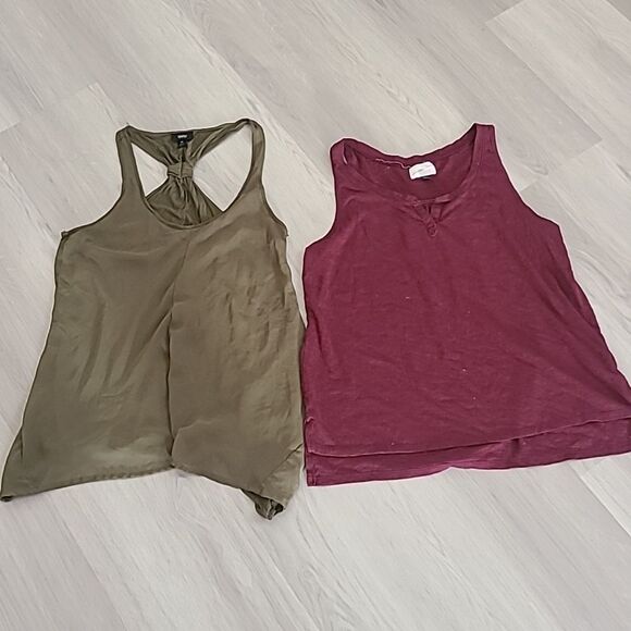 Bundle of 2 Maroon red Green Tank Too Medium Women's universal thread Massimo - Picture 1 of 5